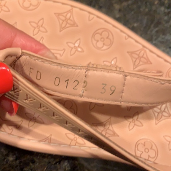 COPY - Louis Vuitton Rubber Floral Bow Logo Thong Flats - Picture 7 of 8